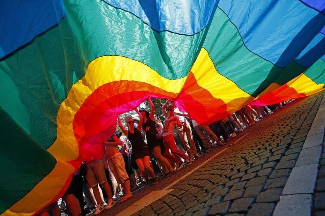 Prahos gėjų paradas priviliojo tūkstančius dalyvių