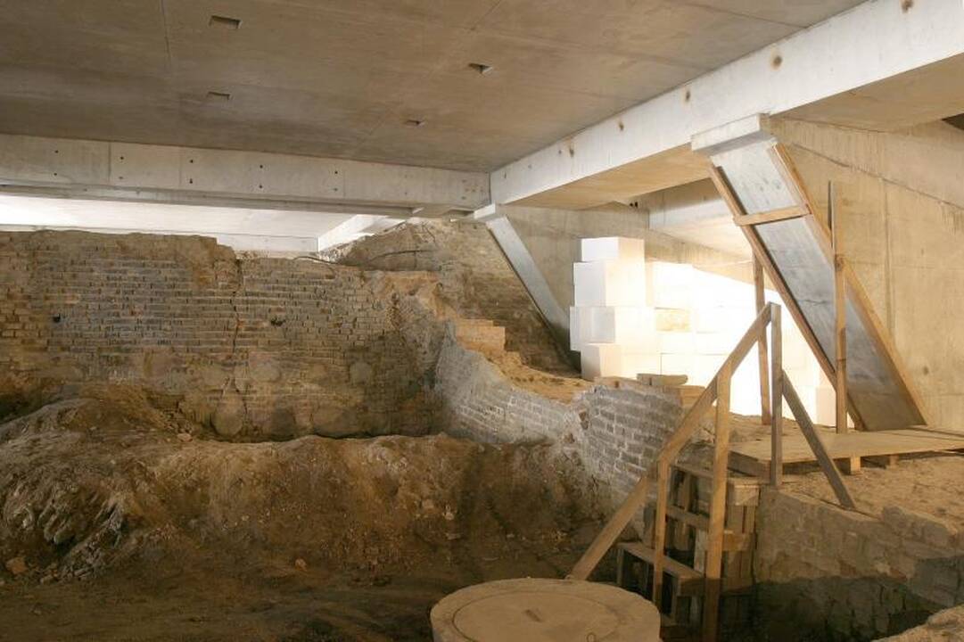 Gelbėjamas nykstantis Baisogalos dvaro vėjo malūnas
