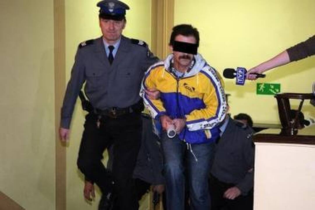 Varšuvos policija privalės sumokėti žurnalistui už išmuštą akį 250 tūkst. zlotų