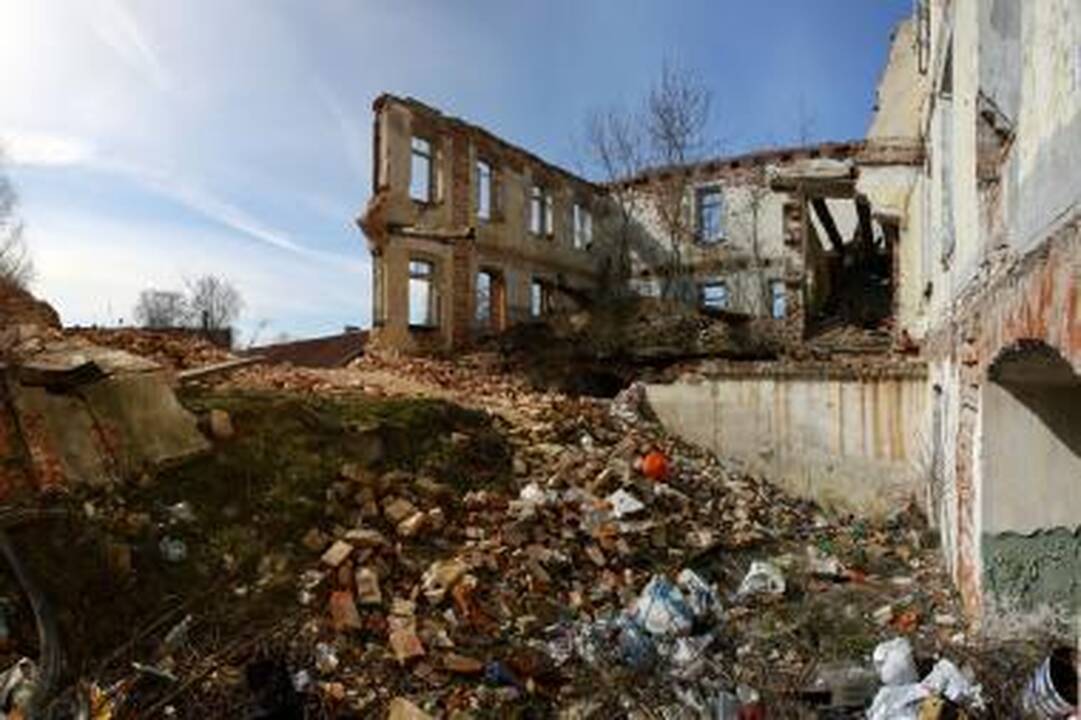 Šančių kareivinės griūva - savininkai nežino, ką daryti