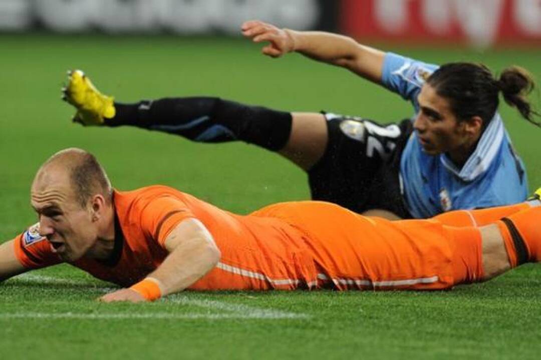 Į finalą keliauja olandai, rezultatu 3:2 įveikę Urugvajų