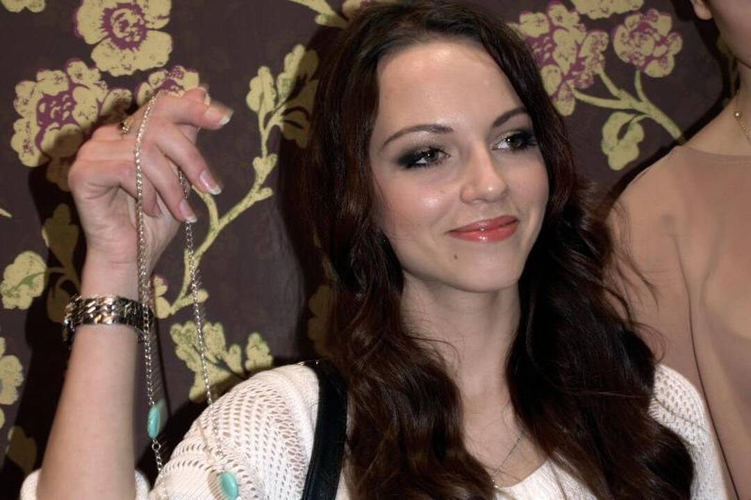 E. Anusauskaitė ir kitos žinomos moterys dovanojo savo papuošalus