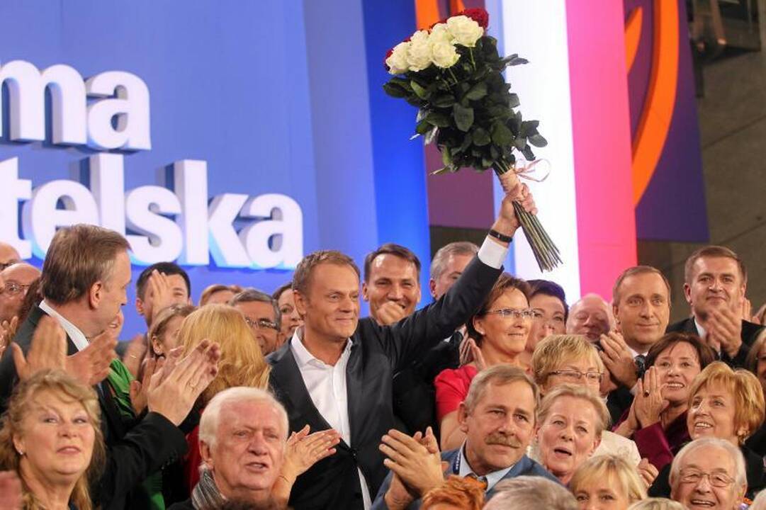 Lenkijos premjeras D.Tuskas pasiekė istorinę rinkimų pergalę