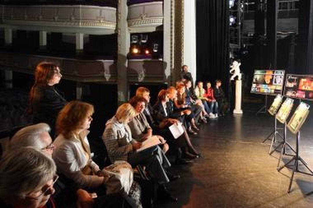 Teatro scenoje - diplominių darbų gynimas