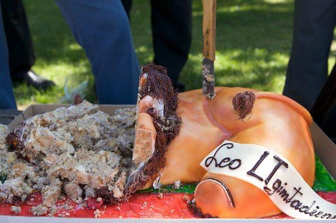 Prie Seimo „švenčiamas" „Leo" gimtadienis