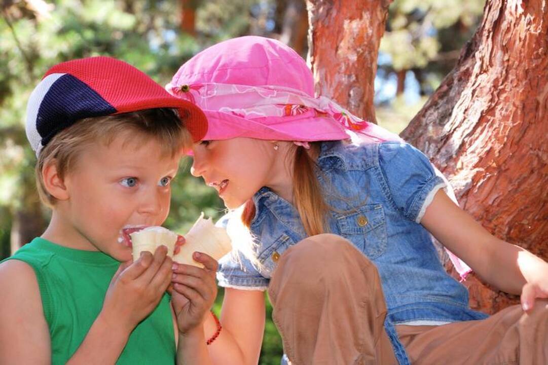 9-metė mergaitė iš ledinio vandens išgelbėjo 10-metį berniuką