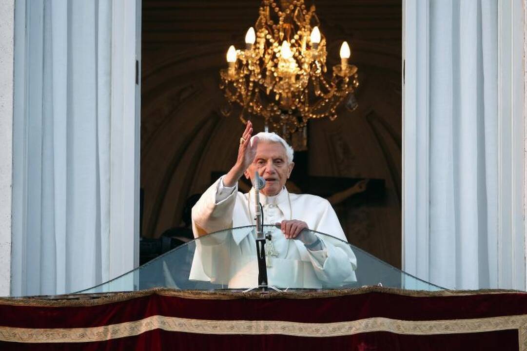 Benediktas XVI oficialiai liovėsi būti Katalikų Bažnyčios vadovu