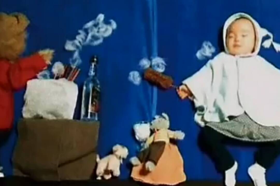 Tėvai su vaikiškais karsteliais susirinko prie prokuratūrų (papildyta)