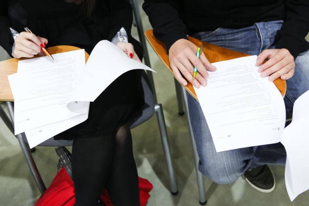 Užsienio kalbos ir matematikos egzaminai - visiems abiturientams