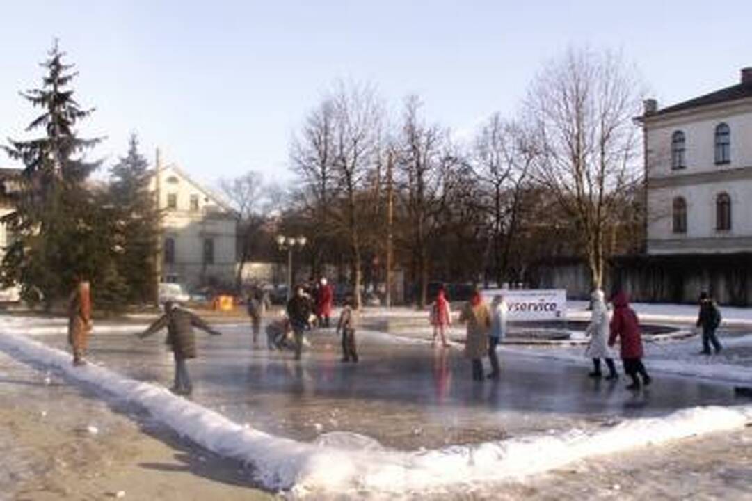Rotušės aikštėje - čiuožykla