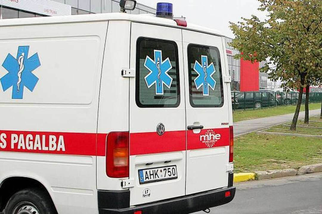 Vilniaus rajone automobilis rėžėsi į vežimą, žuvo važnyčiotojas