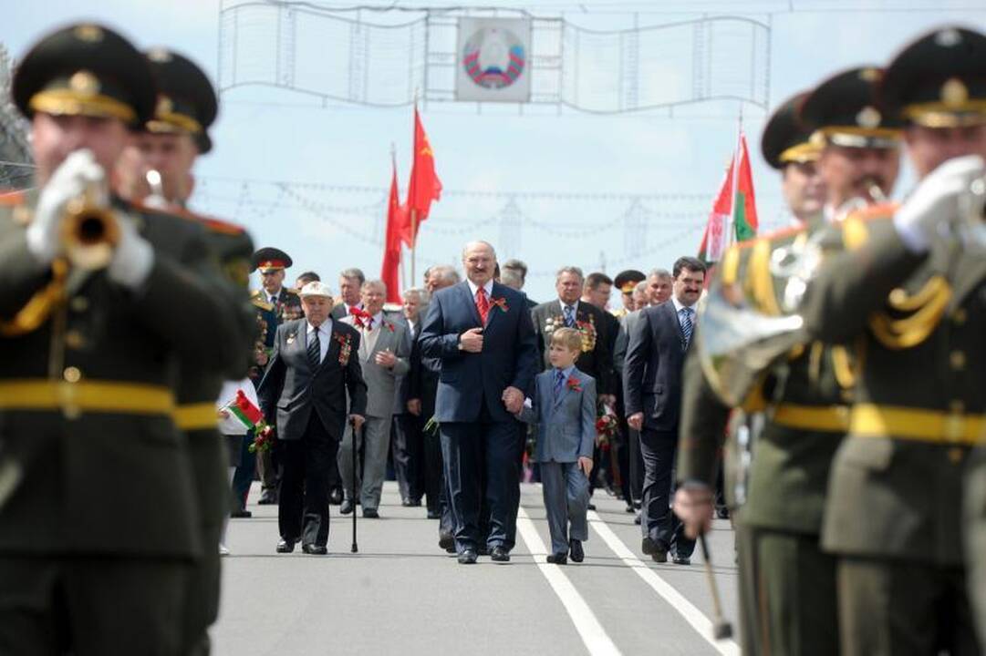 A. Lukašenka nori kontroliuoti valiutos pardavimą