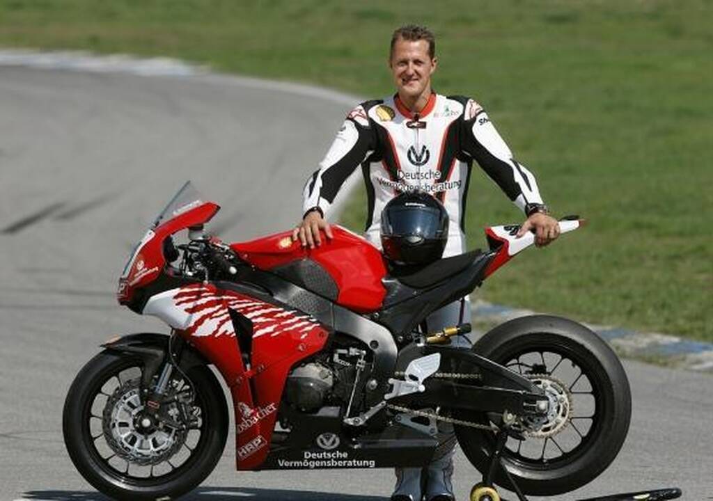 Legendinis M.Schumacheris sugrįžo į trasą