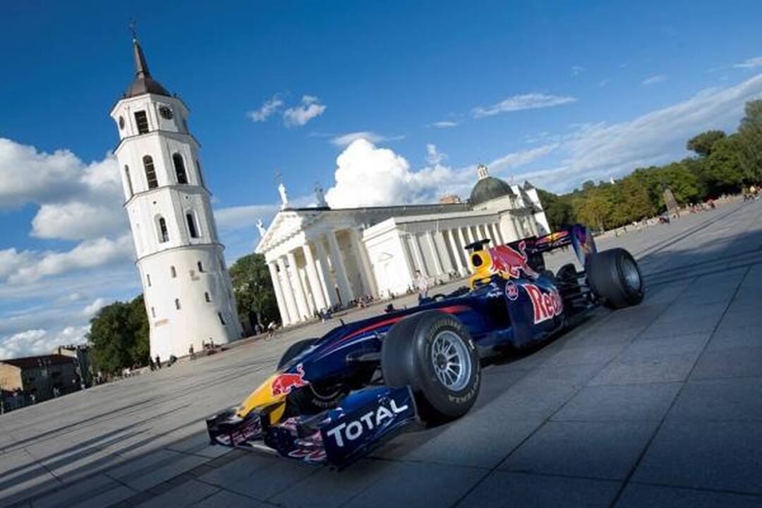 „Formulės 1“ bolidas – jau sostinėje
