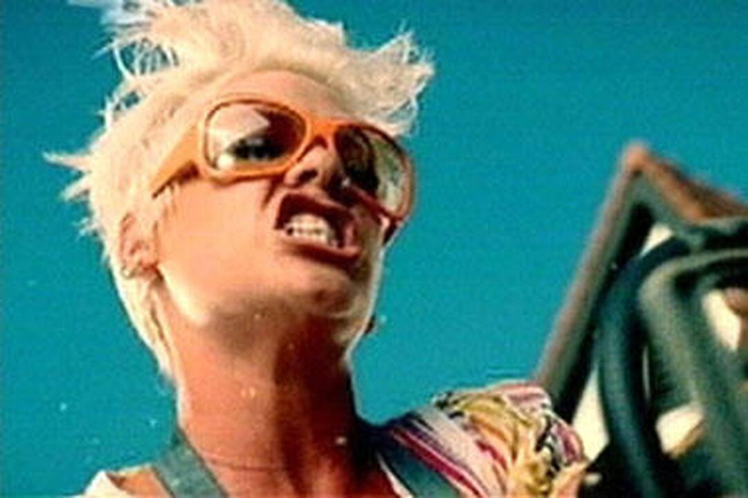 Kūdikio besilaukianti Pink įsigijo didesnius namus