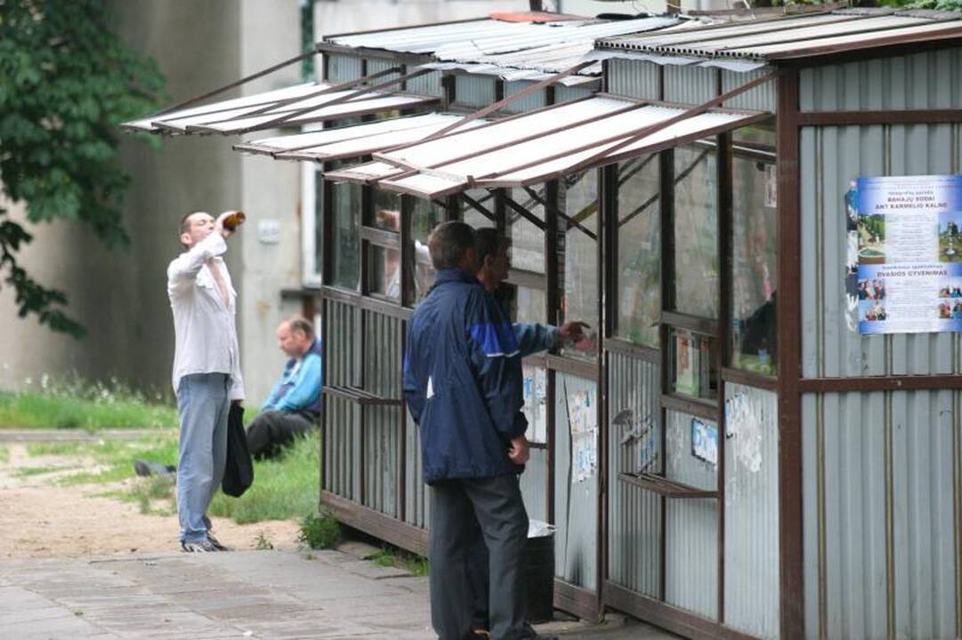 Siūloma drausti prekiauti losjonais ir odekolonais kioskuose