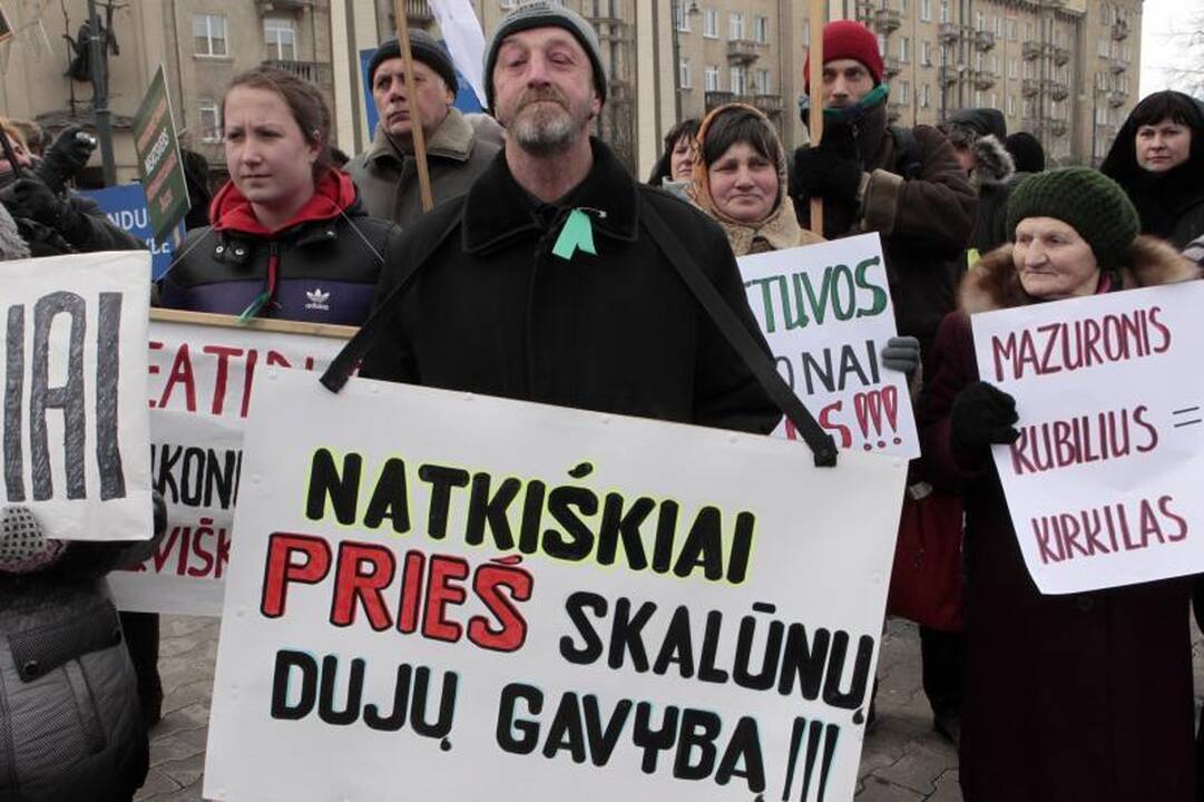 Prie Seimo vėl piketuota prieš skalūnų dujas