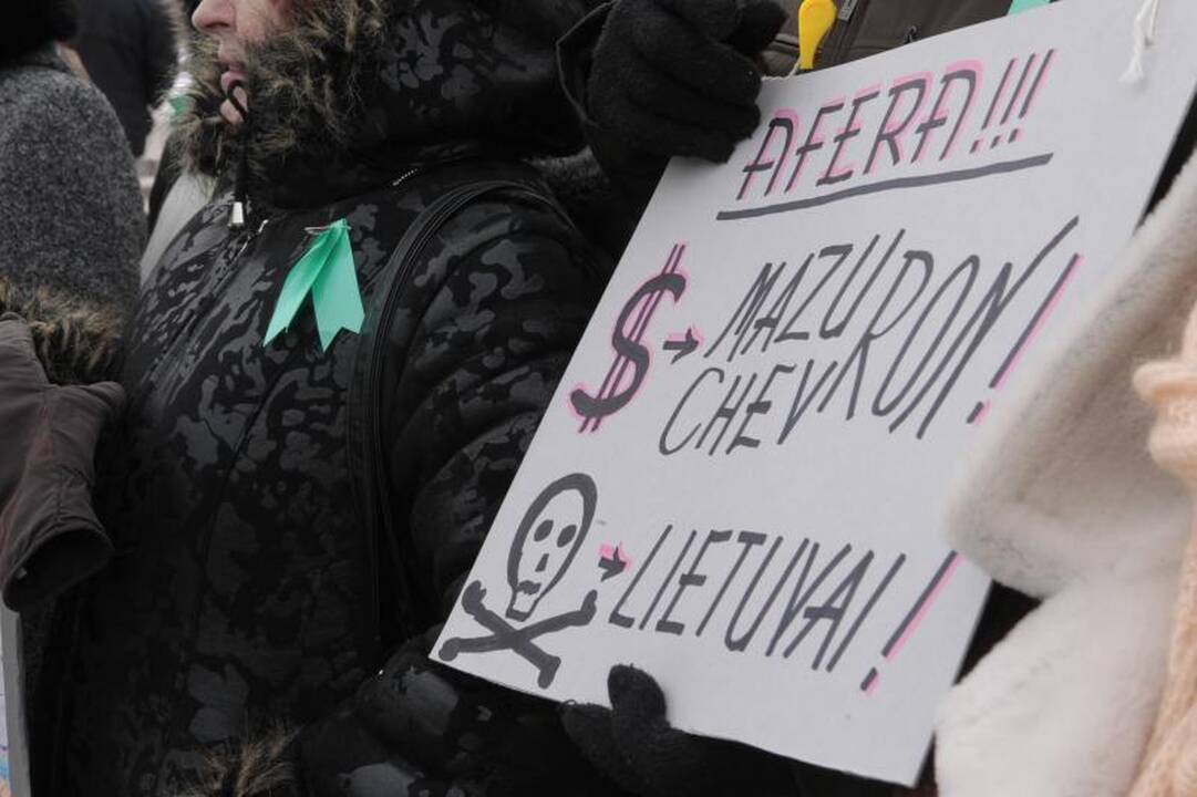 Prie Seimo vėl piketuota prieš skalūnų dujas