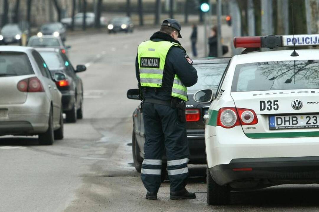 Per savaitgalio reidus policijai įkliuvo 129 neblaivūs vairuotojai 