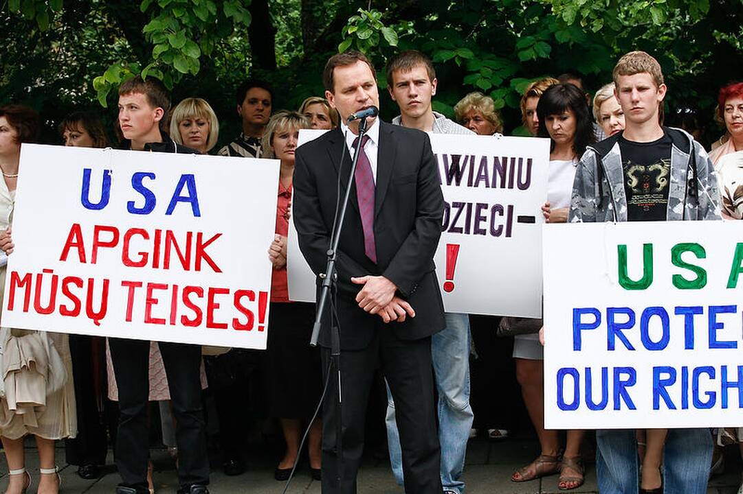 Lenkiškų mokyklų pirmokų tėvams - 1000 zlotų parama (papildyta)