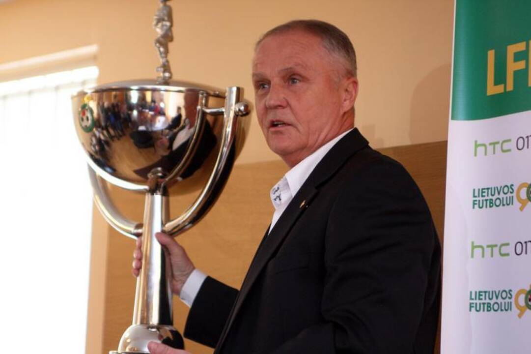 J. Kvedarui grąžintas Lietuvos futbolo federacijos vairas