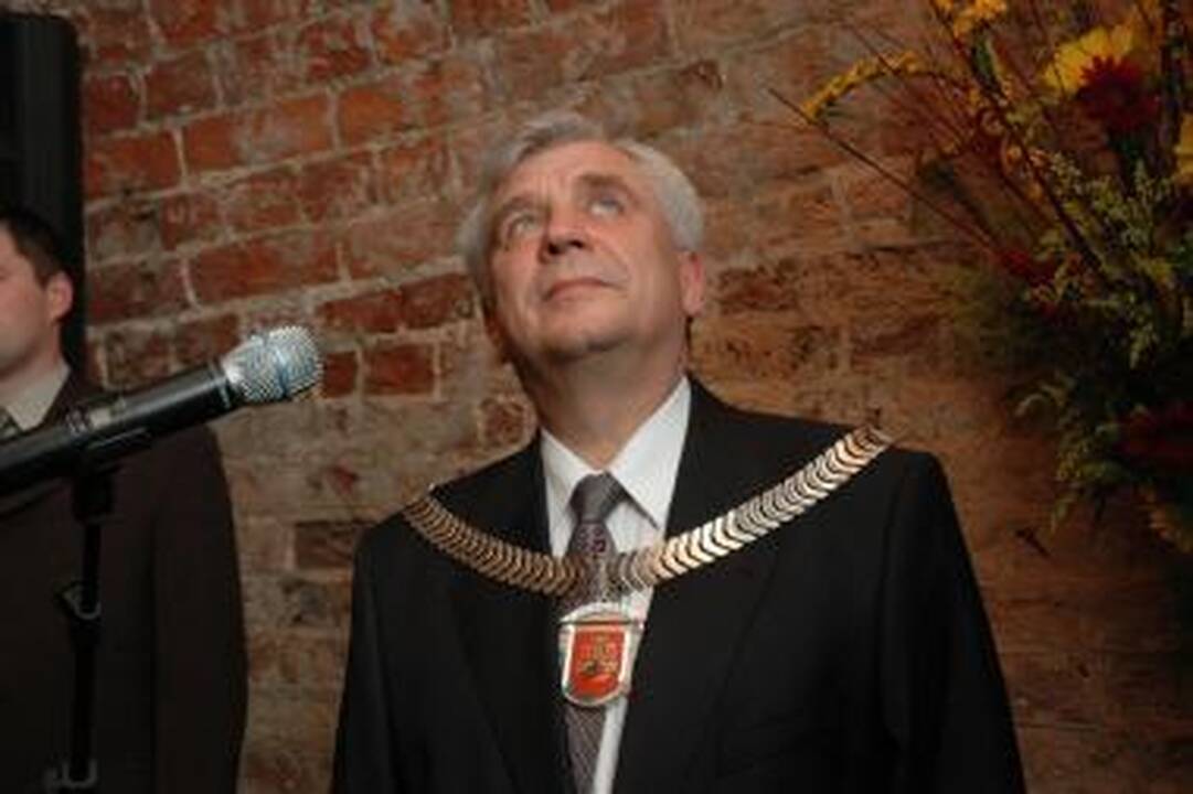 Meras žėrė priekaištus neveikliems valdininkams 
