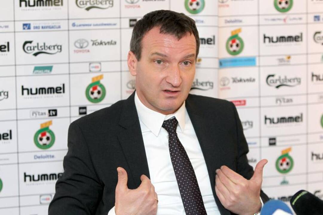 C.Laszlo giriasi - darbe jis nuo 8 ryto, žmonės jo darbo neįvertina