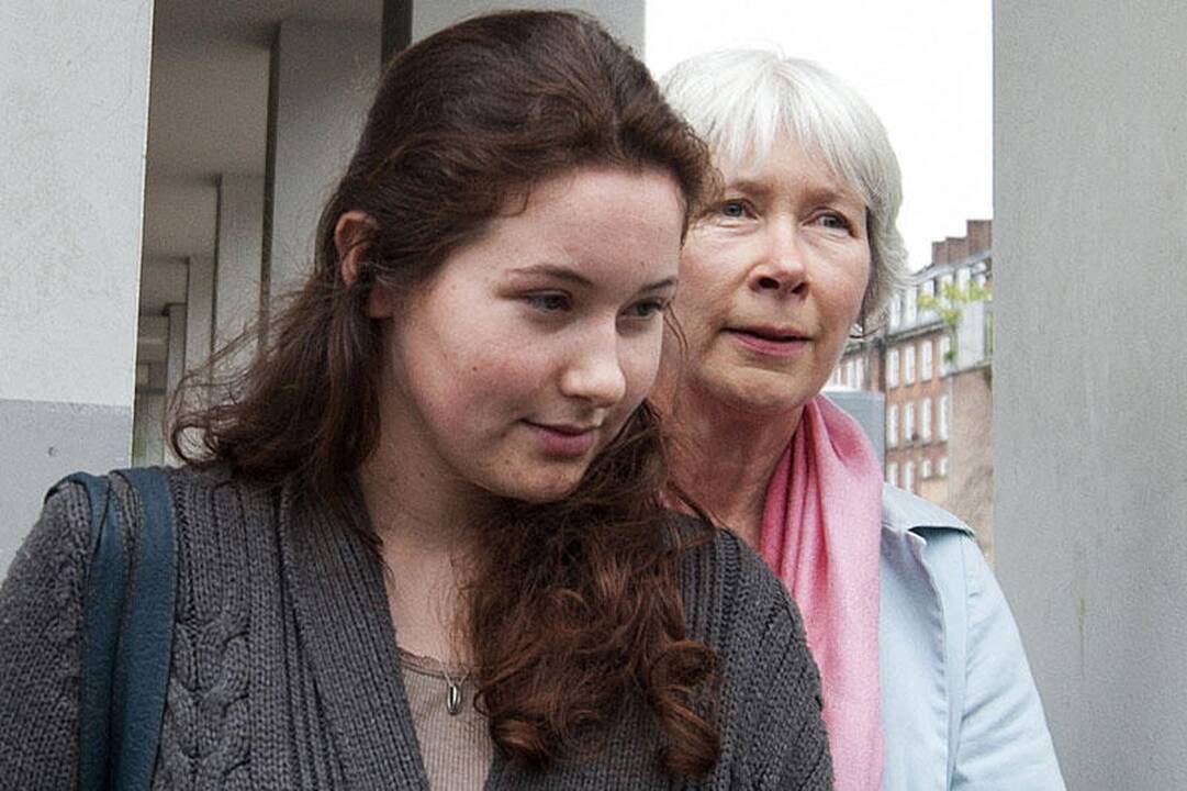 Londono teismas už pagalbą riaušininkams nuteisė milijonieriaus dukrą
