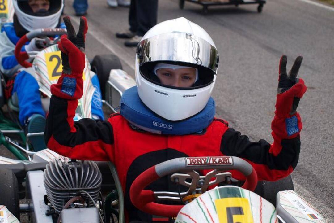 BMW „Formulės Mini“ kvalifikacijoje nugalėjo Markas Bukinas
