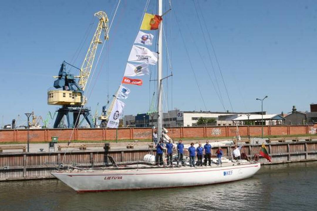 „Lietuva“ pakėlė bures į regatą "The Tall Ships Races“
