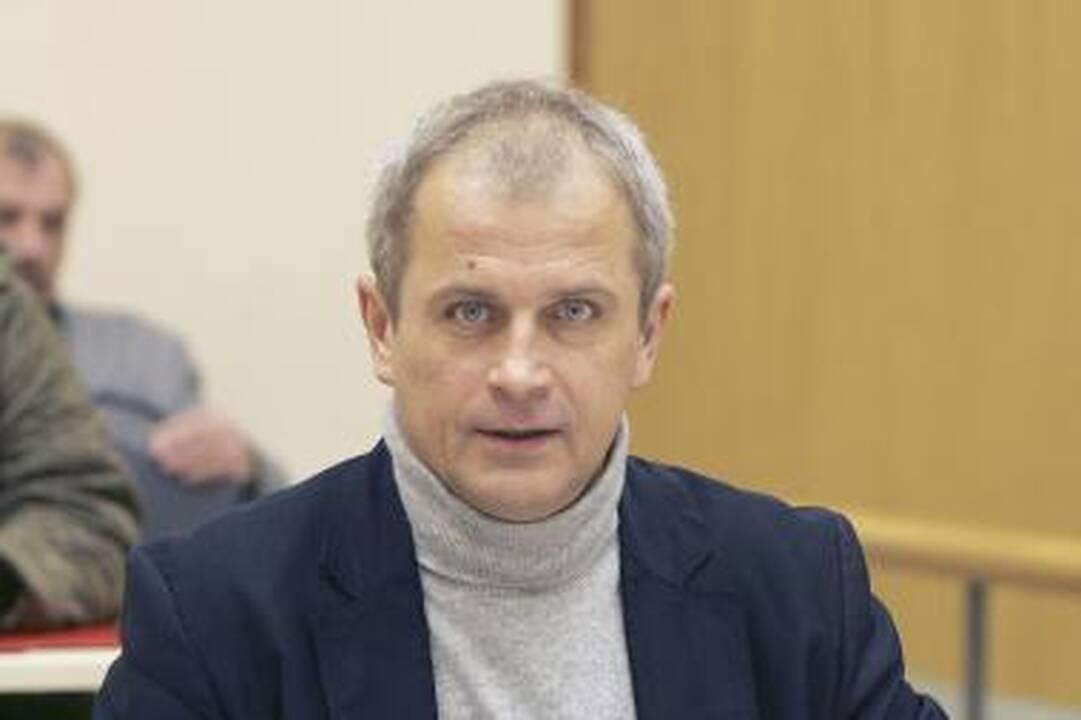 Įtariamasis auksinio tualeto byloje ieško užtarėjų Seime