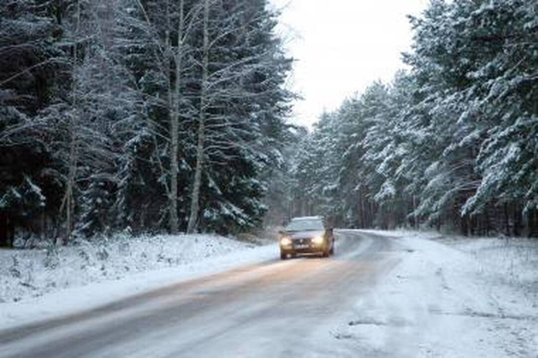 Vis dar slidūs rajoniniai keliai