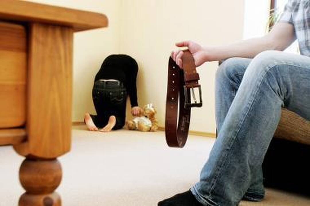 Keturiolikmetį sumušė girtas patėvis