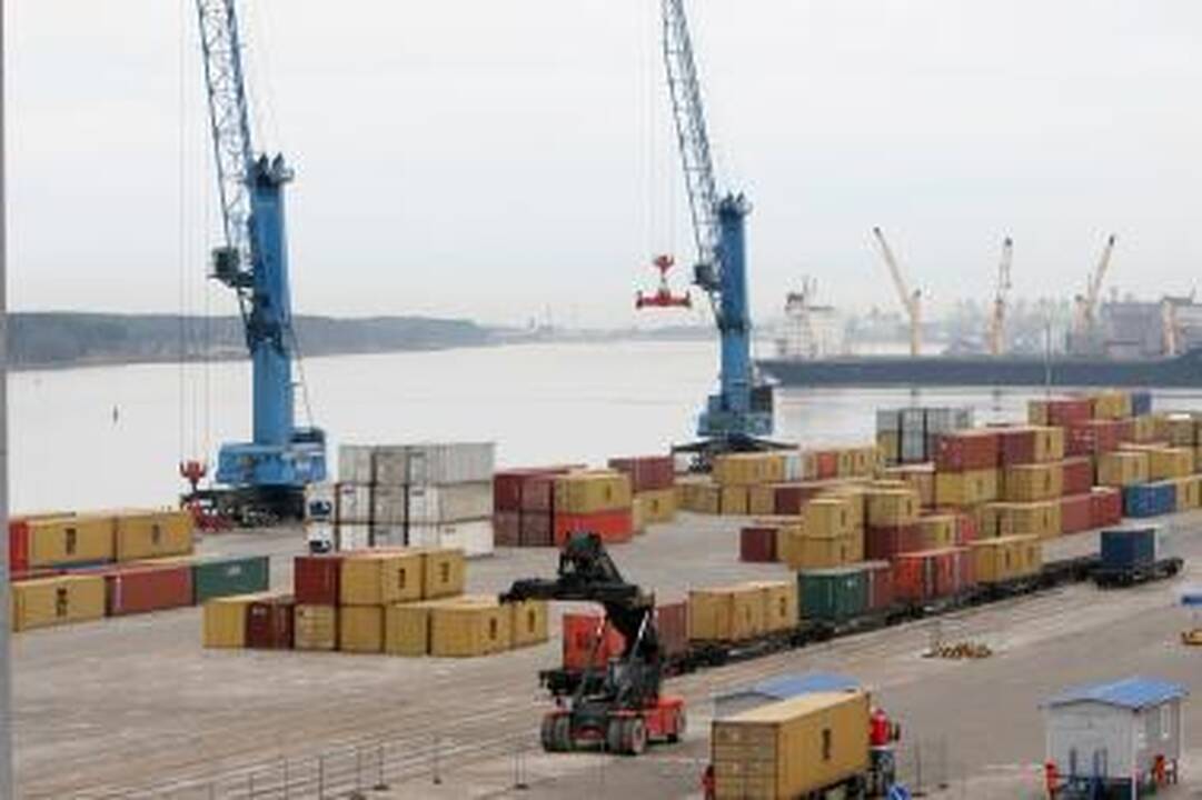 Konteinerių transportavimo bendrovės uoste pasigenda tilto 