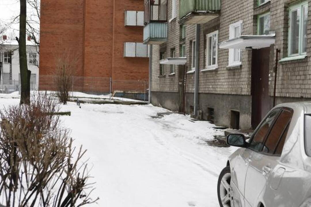 Po avarijos girtas vairuotojas iš rankų nepaleido butelio