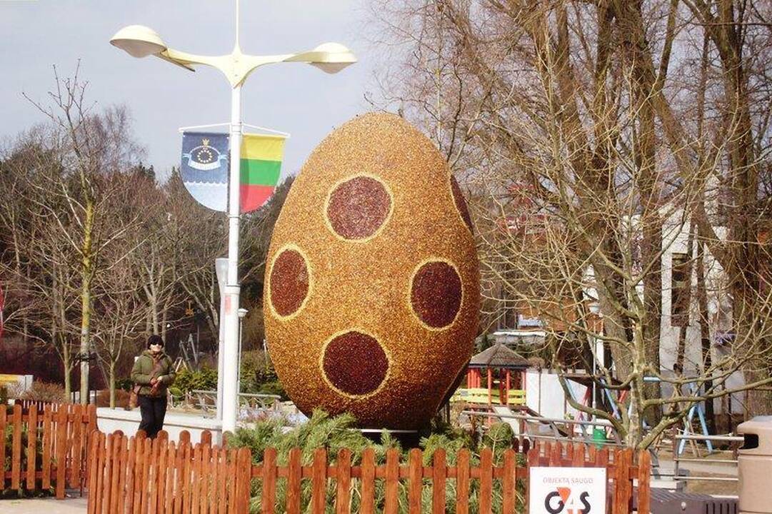 Palangą papuošė kurorto Velykų simbolis – gintarinis margutis