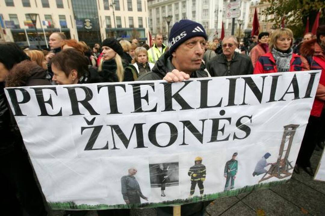 Premjeras profesinių sąjungų nuotaikos nepataisė