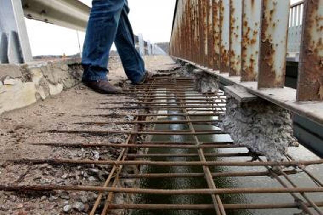 Nuo Č.Radzinausko tilto byra betonas