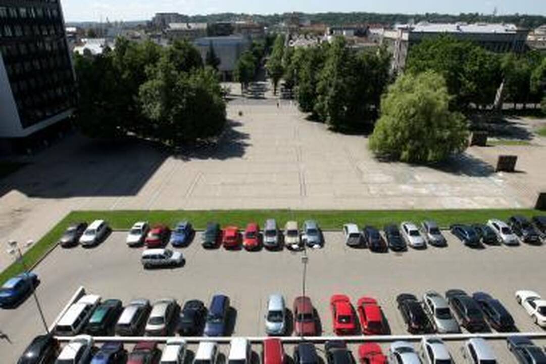 Statyti garažą Vienybės aikštėje niekas nesiveržia (papildyta)