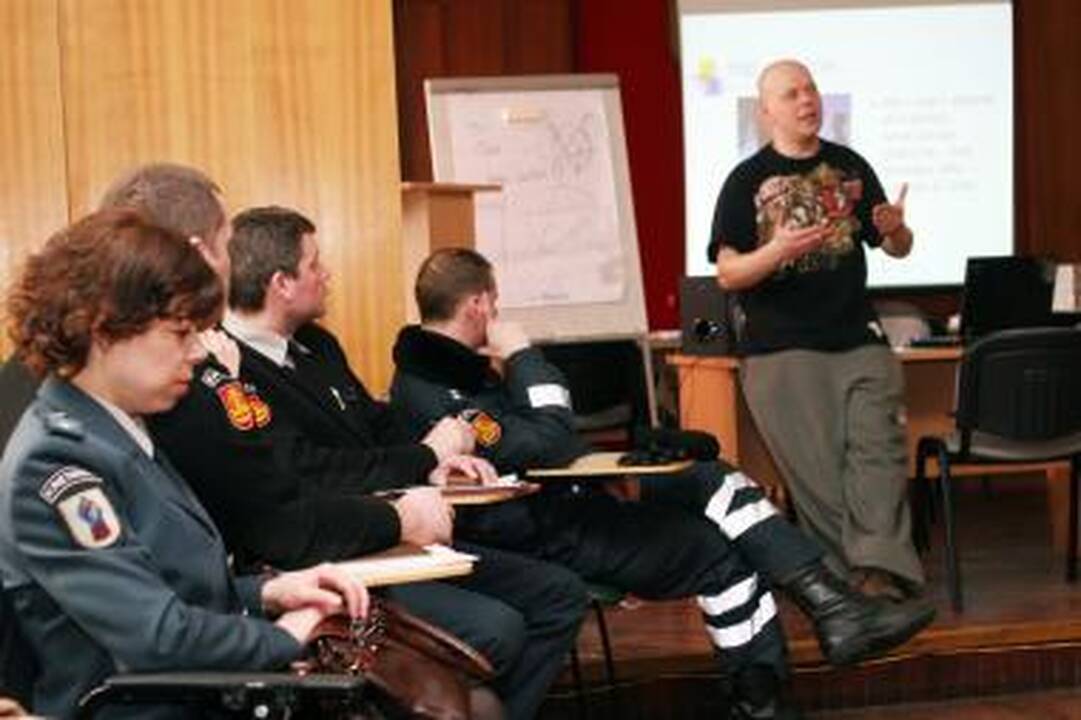 Policininkams ir socialiniams darbuotojams - žinios apie jaunimo judėjimus