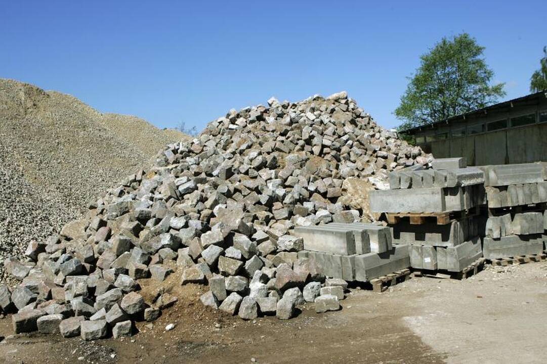 Istoriniai akmenys keliaus prie Prisikėlimo bažnyčios 