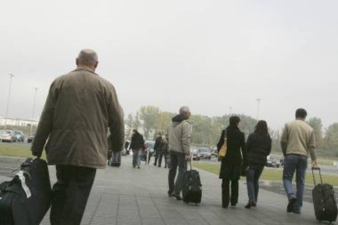 Lietuviai, palyginti su ES šalimis, tėvų namus palieka vėlai