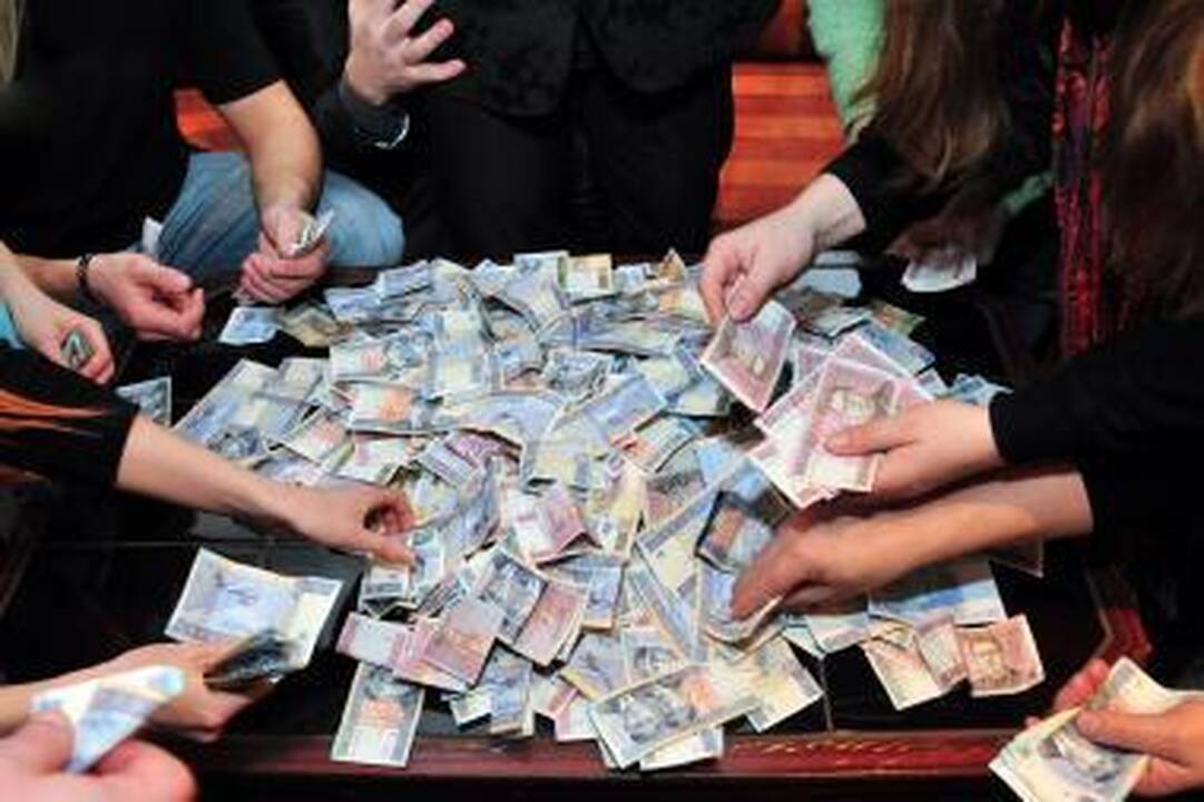 Už įėjimą į Šančių seniūniją - trys litai