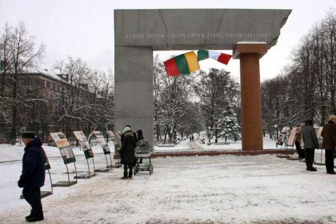 Klaipėdos istoriją praeiviams pasakoja ekspozicija prie „Arkos“