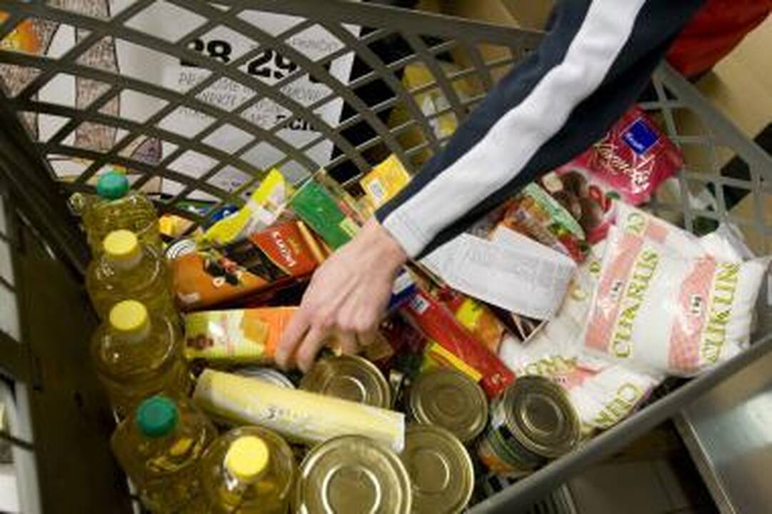 Parduotuvėje - 67 kg pasenusių maisto produktų