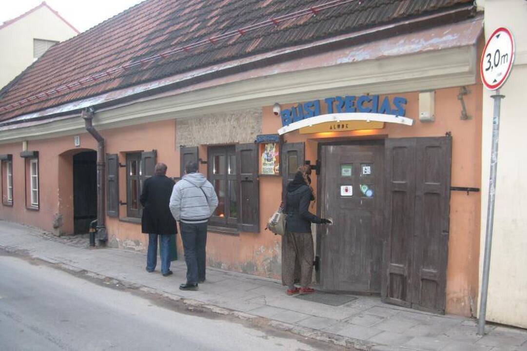 Norimo uždaryti baro „Būsi trečias“ savininkai vos tramdo ašaras