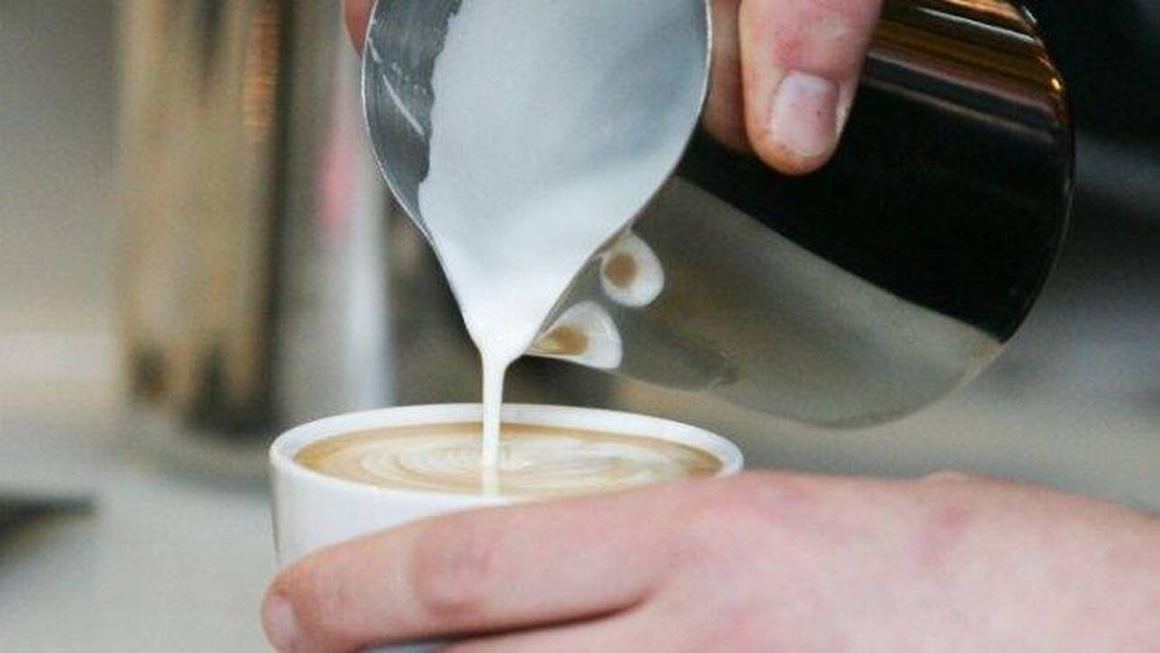 Didėja pieno supirkimo kainos, bet parduotuvėse jis neturėtų brangti