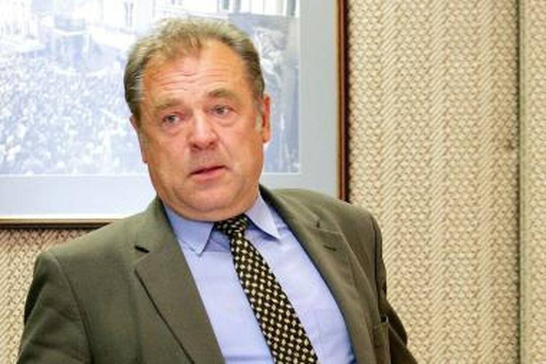 Parlamentaras J.Veselka nubaustas už stovėjimą neįgaliųjų vietoje 