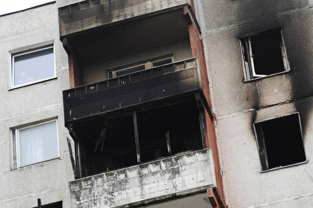 Pragariška naktis Kaune: iš degančio buto žmonės šoko per langą