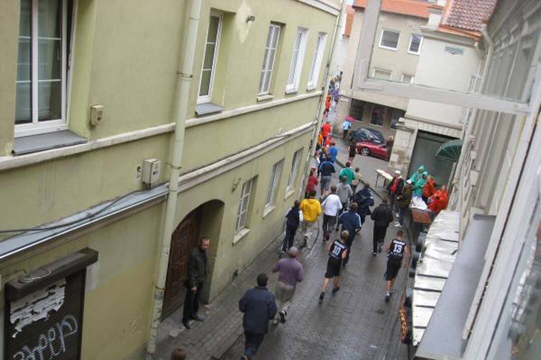 Bėgikai nepabūgo lietaus